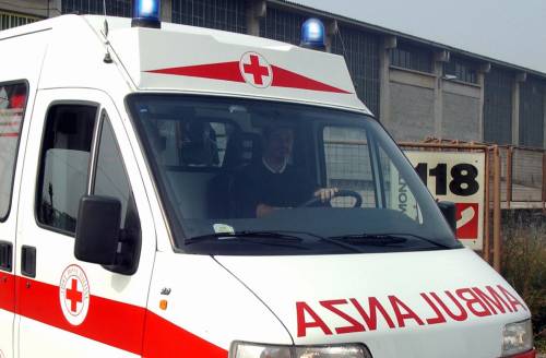 Lecco, lasciata sola 
in auto: bimba muore