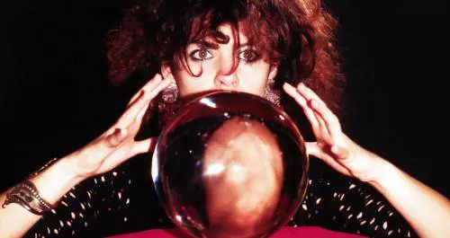 Amuleti nella rete del pescatore: «strega» si costituisce