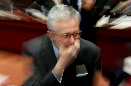 Tremonti: "In estate 
tassa sui petrolieri"