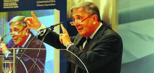 Sacconi: «Ombrello per gli esuberi Alitalia»