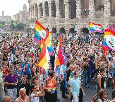 "Io gay dico basta all'inutile carnevale dei tanti Gaypride"