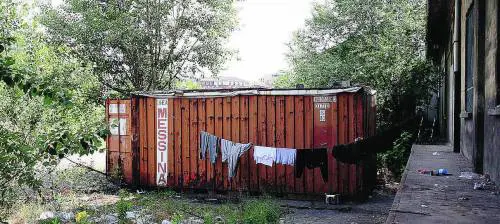Rifugiati da 3 anni all’ex scalo di Porta Romana