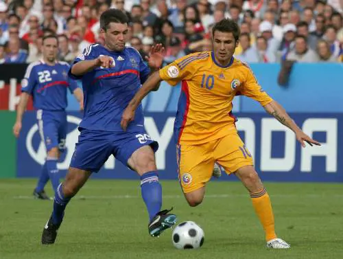 La Romania rimane Mutu. 
La Francia sta a guardare