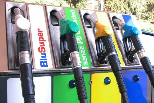 Benzina e diesel a 1,54 
Via il pedaggio ai tir