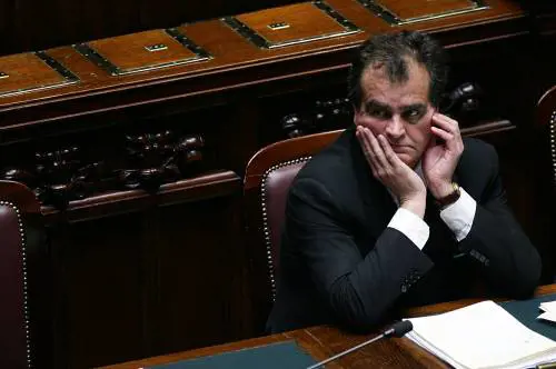 Guerra alla burocrazia, via una legge su quattro