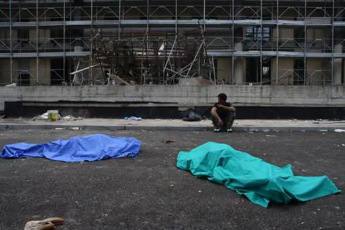 Lavoro, due morti a Milano e uno a Palermo 
Mineo, autopsia: le vittime sono annegate