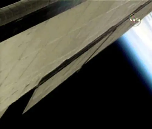 Lo Shuttle alle prese  
con oggetti non identificati