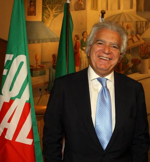 Verdini ordina: «Guardiamo avanti, basta liti»
