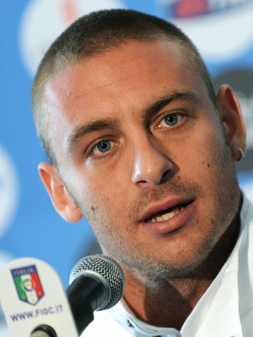 De Rossi: dobbiamo farcela, non voglio "rosicare" anche in azzurro