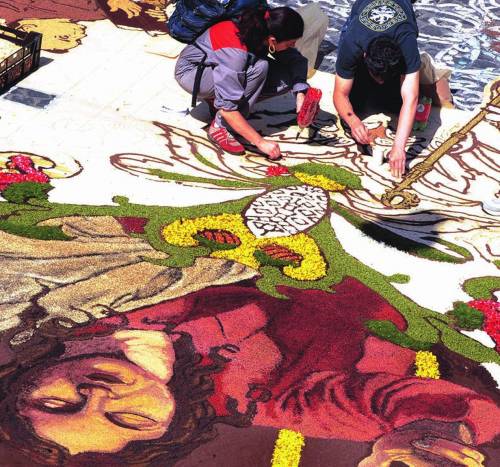 A Genzano tutti i colori dell’«Infiorata»