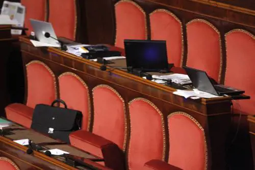 Senato, sì al blocca-processi. Pd sull'Aventino