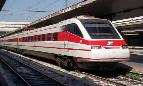 Fs in rosso dicono addio 
al vagone ristorante