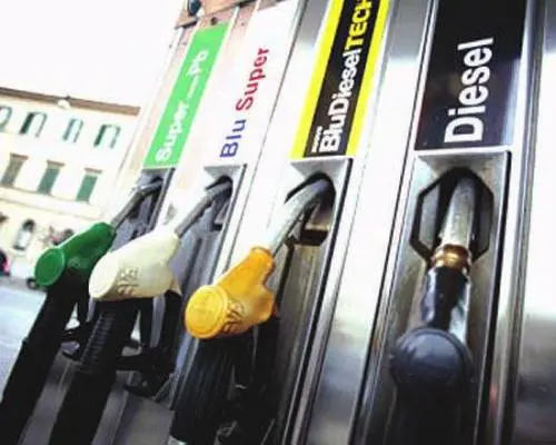 Gasolio in nero: presi 4 truffatori