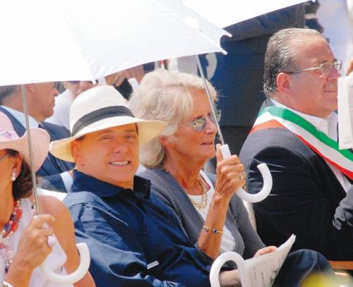 Berlusconi: "La Comunione anche ai divorziati"