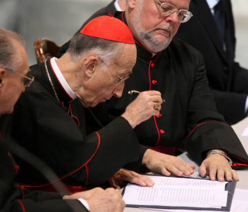 Il cardinale Ruini: "Provo pena per Charasma"