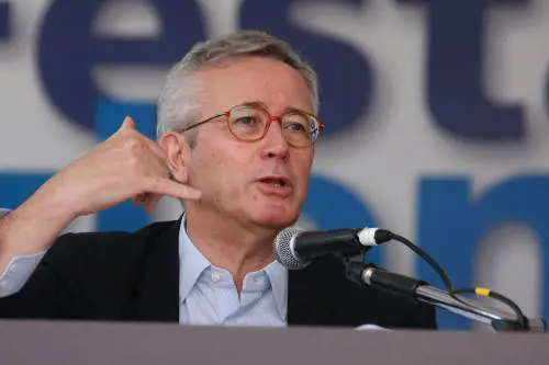 Tremonti: "La sinistra pensa agli yacht..."