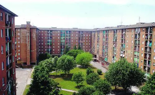 Abita in un alloggio popolare ma sul conto ha 500mila euro