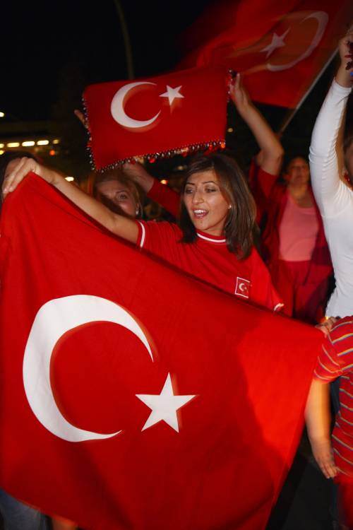 La Lega gioca il suo Europeo: 
"Fermate i turchi invadono gli Europei"