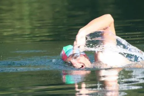 Giro di New York a nuoto 
Un italiano sfida l’America