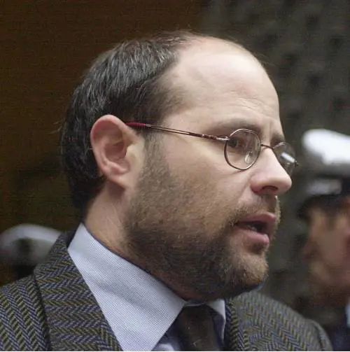 Solo lo scambio di poltrone porta tregua nel Pd