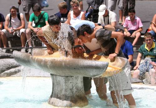 Acqua: liscia o con le bollicine? 
Meglio
quella del rubinetto