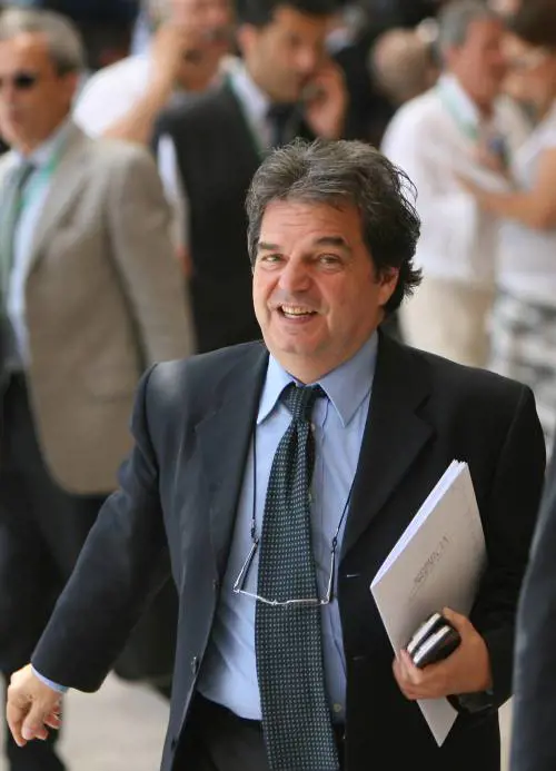 "Consulenze da 4 miliardi ma due su tre sono segrete. Presto le pubblicheremo"