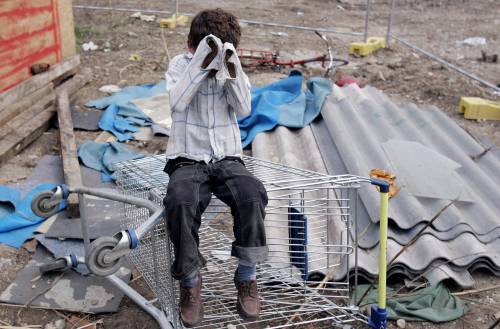 Mandavano i figli a rubare: già liberi i rom