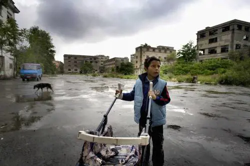 "Vai a rubare o ti faccio violentare" 