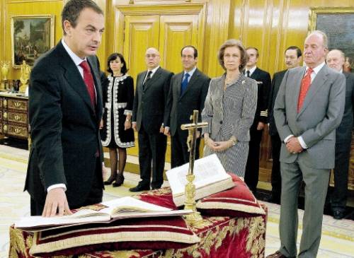 Zapatero: via tutti 
i crocifissi 
dai luoghi pubblici