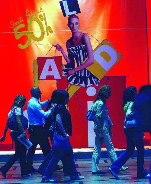 È la notte dei saldi, ma il Quadrilatero chiude i battenti