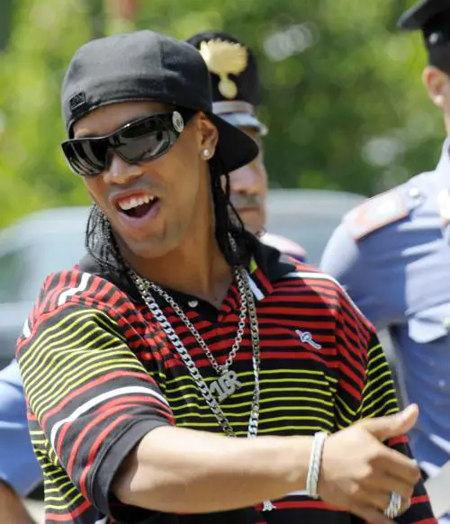 Ronaldinho al Milan 
Berlusconi: "È nostro"