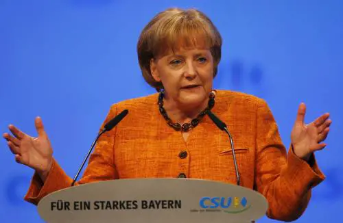 "Il velo non lo metto" 
La Merkel non entra 
nella moschea d’Algeri