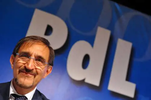 L'assemblea di Alleanza nazionale dice sì al Pdl