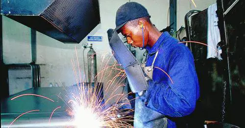 Immigrati, salari cresciuti del 30% Ma per l’Europa non c’è integrazione