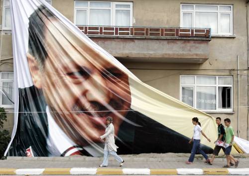 Turchia, l'Alta Corte 
salva il premier Erdogan
