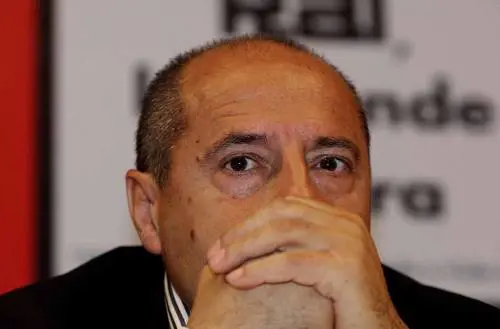 Blitz al cda della Rai  
trasferito Saccà 
Il manager: ricorrerò