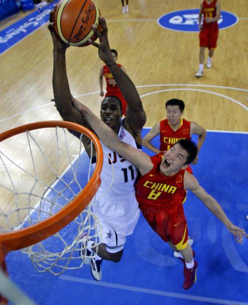 Usa-Cina, sorrisi e schiacciate: la diplomazia del basket