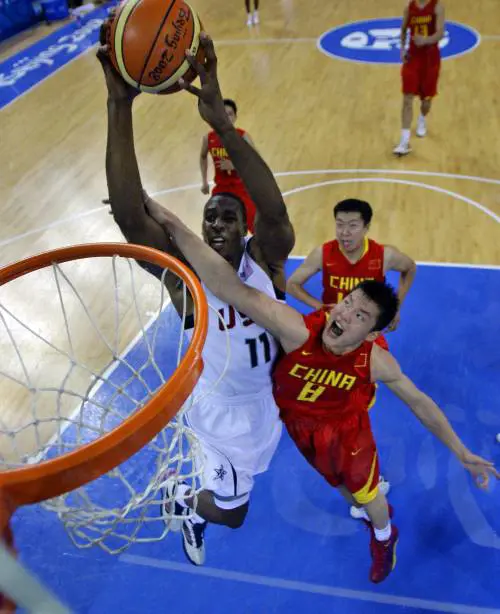 Usa-Cina, sorrisi e schiacciate: la diplomazia del basket