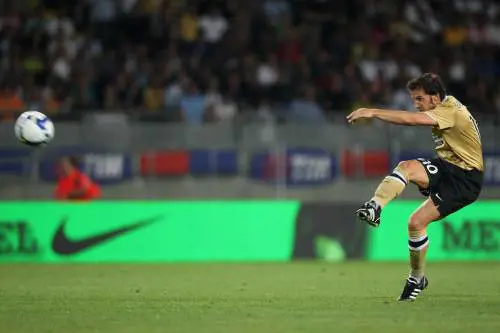 Del Piero fa la lingua all’Artmedia 
e la Juve ha la Champions in tasca