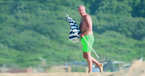 Veltroni sotto l’ombrellone e il Pd perde i pezzi