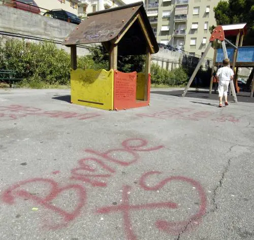 A Voltri loasi dei bambini devastata dalla baby gang