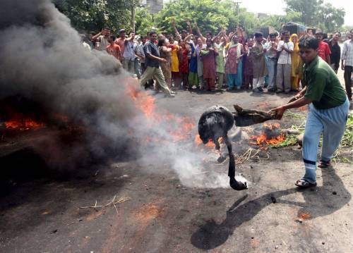 India, caccia ai cristiani: due missionari arsi vivi