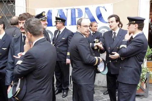 Alitalia, ultimatum del governo ai sindacati