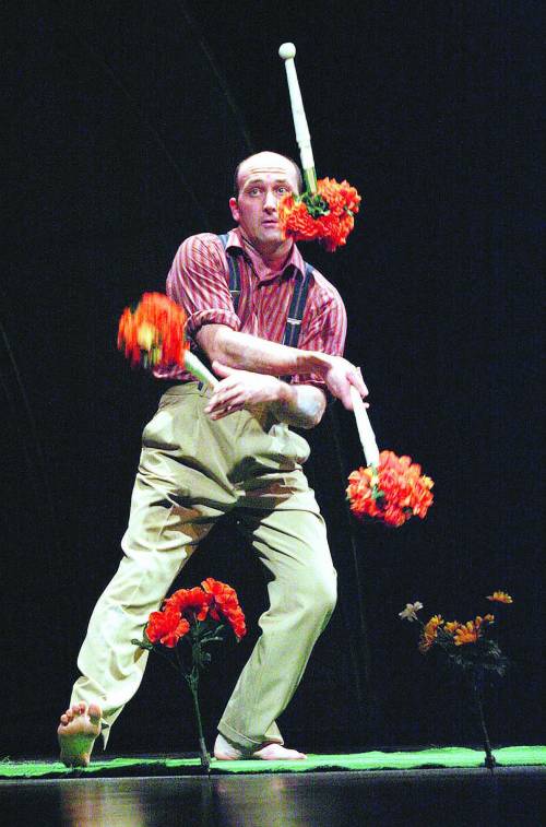Il circo a teatro tra lirismi e acrobazie