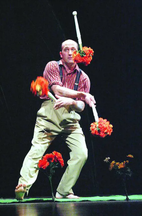 Il circo a teatro tra lirismi e acrobazie