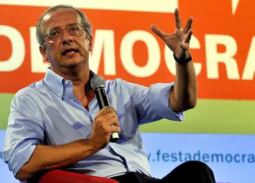 Il Pd allo sbando, Veltroni accerchiato 
e mesto ora rinnega Prodi e Di Pietro