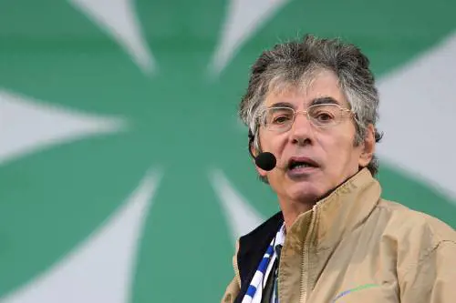 Bossi alla sinistra: "Lavoriamo insieme". Accordo più vicino