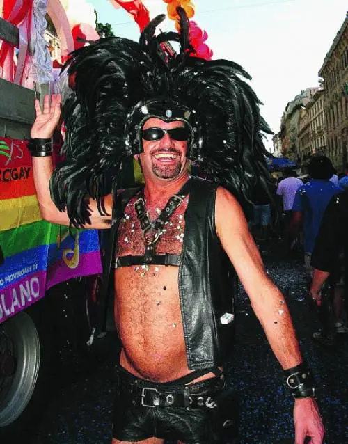 Il Gay Pride sbarra la strada al Corpus Domini