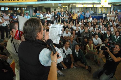 Alitalia, ultima chiamata per l'accordo 
Notte di trattative al ministero