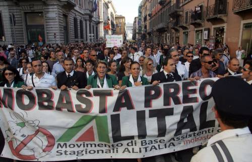 Alitalia, Anpac e Anpav: sì al dialogo 
Berlusconi: "O intesa o fallimento"
